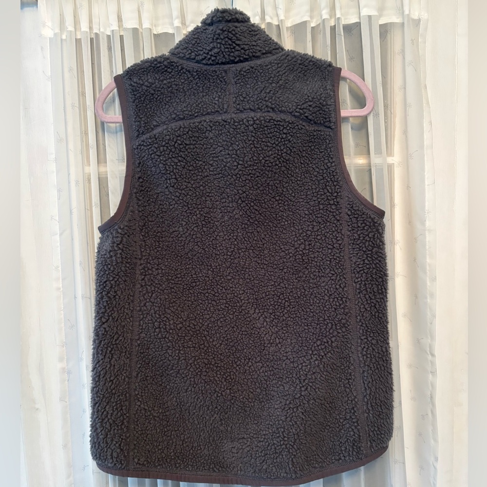 L.L. Bean Charcoal Fleece Vest with Red Accents Women’s M - Picture 2 of 4